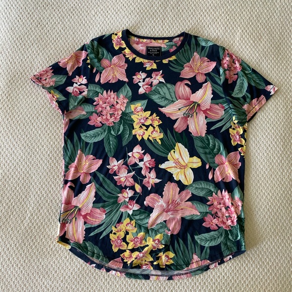 Abercrombie & Fitch Other - Abercrombie & Fitch Floral Curved Hem Tee